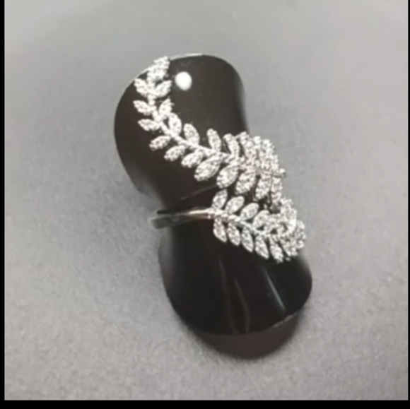 925 Sterling Silver Long Leaf Ring - Picture 16 of 16